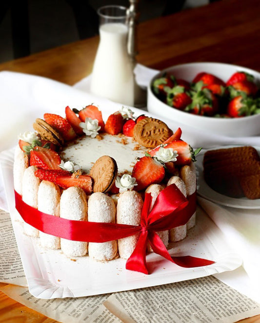 gâteau d'anniversaire à la fraise, vanille epcie et spéculoos