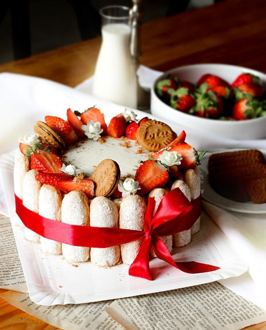 gâteau d'anniversaire à la fraise, vanille epcie et spéculoos 